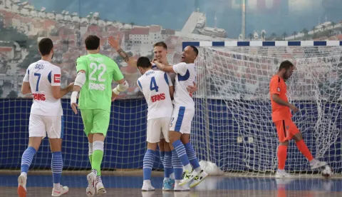 29.09.2025., Makarska - Utakmica finala Superkupa Hrvatske izmedju ekipa Novo vrijeme i Osijek Kandit. Jeremy Bukovec i Attos Cristhian Mendes Da Silva Photo: Ivo Cagalj/PIXSELL