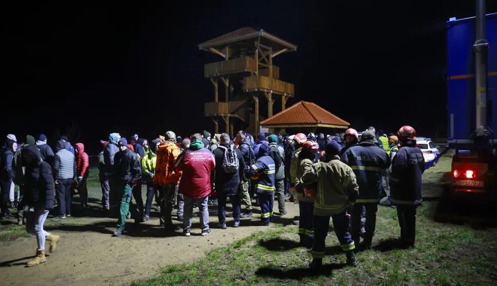 26.12.2025., Osijek - U Opcini Draz, kod vidikovca Trojnas, u tijeku je potraga za 11-godisnjim M. M. koji se udaljio od svoje obitelji Photo: Davor Javorovic/PIXSELL