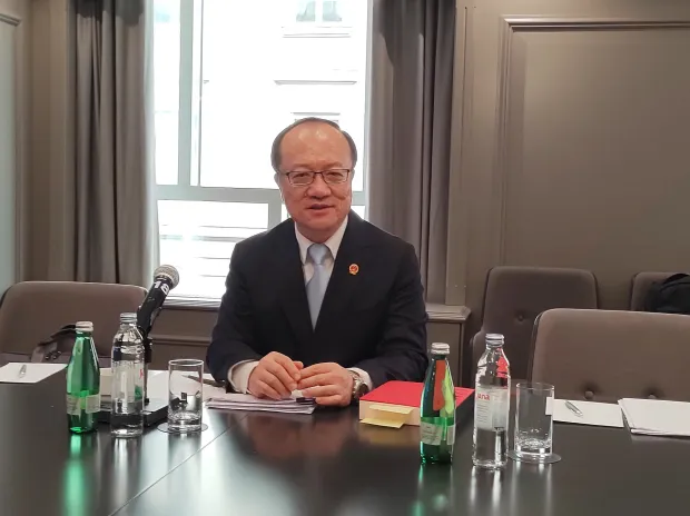 MAGAZIN INA_Kina__Nj_Eksc__Qi_Qianjin__veleposlanik_Narodne_Republike_Kine