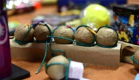 Policijski službenici Policijske postaje Nova Gradi&scaron;ka, dana 23. prosinca, u 22.25 sati, prilikom nadzora u sklopu Operativne akcije "Mir i dobro", od maloljetne osobe u dobi od 15 (uz prisutnost roditelja), oduzeli su 80 komada pirotehničkih sredstava kategorije P1