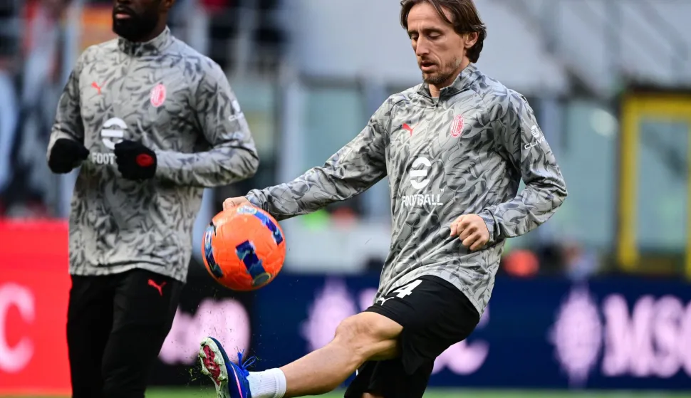 AC Milan's Croatian midfielder #14 Luka Modric warms up ahead of the Italian Serie A football match between AC Milan and Hellas Verona at the San Siro Stadium in Milan, northern Italy, on December 28, 2025. (Photo by Piero CRUCIATTI/AFP)