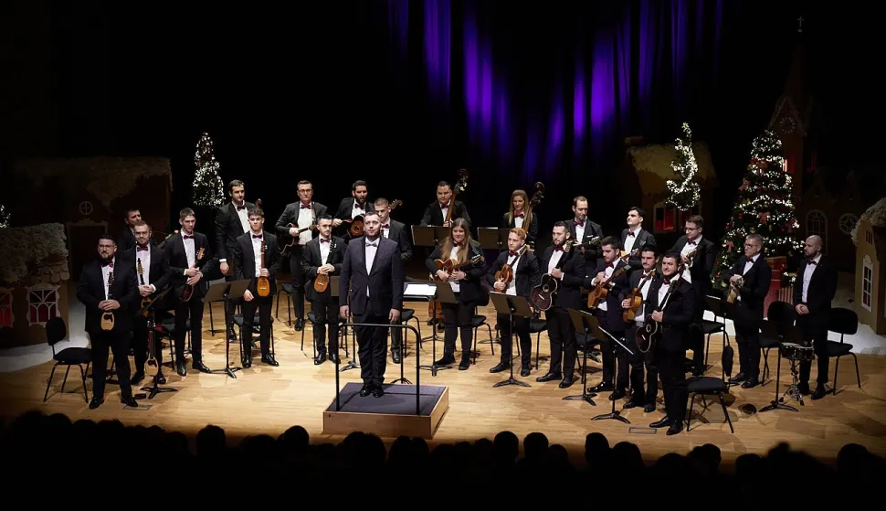 Tambura&scaron;ki orkestar KC, Nova godina