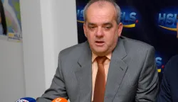 27.11.2013., Bjelovar - Predstavnici Zupanijske organizacije HSLS-a Bjelovarsko bilogorske zupanije u svojim prostorijama u Bjelovaru odrzali tiskovnu konferenciju na kojoj su se ogorceni osvrnuli na aktualno stanje u zdravstvu, gospodarstvu, poljoprivredi i poreznoj politici. Bruno Zadro. rPhoto: Damir Spehar/PIXSELL         