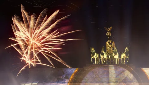 epa10384515 A fireworks is seen before midnight during a live broadcast of the New Year's eve show 'Welcome 2023' (Willkommen 2023) by public German TV broadcasting station ZDF, in Berlin, Germany, 31 December 2022. EPA/HANNIBAL HANSCHKE