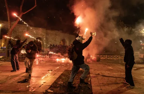epa11979831 Demonstrators set off fireworks as they try to march to Taksim Square from the Istanbul Municipality headquarters during a protest against the detention of Istanbul Mayor Ekrem Imamoglu, in Istanbul, Turkey, 21 March 2025. Turkish authorities detained Istanbul mayor Ekrem Imamoglu, of the oppositional Republican People's Party (CHP), along with 100 others on 19 March as part of an investigation into alleged corruption and terror links, according to a statement by the Istanbul chief public prosecutor. EPA/ERDEM SAHIN