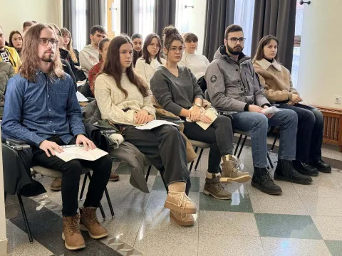 Nakon &scaron;to su nedavno ugovori uručeni srednjo&scaron;kolcima, u velikoj gradskoj vijećnici danas su svečano dodijeljeni ugovori studentima, stipendistima Grada Vinkovaca u akademskoj godini 2025./2026.