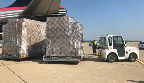 Zagreb, 23.04.2020. - U zagreba??ku Zra??nu luku Franjo Tu??man u ??etvrtak je sletio ??etvrti zrakoplov SF Airlines Boeing 747, na izravnom letu iz Љangaja na zra??nom mostu izme??u Kine i Hrvatske, i dopremio joљ 57 tona medicinske opreme, priop??eno je iz Vlade RH.foto HINA/ Vlada RH/ ml