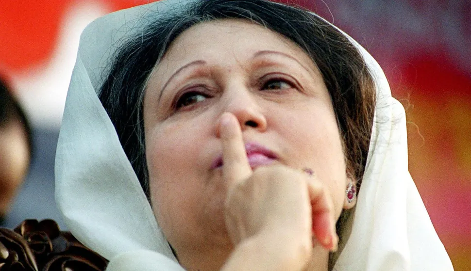 (FILES) Bangladesh Nationalist Party Chief Khaleda Zia makes a sign as she ask supporters to keep silence during an anti-government rally in Dhaka on January 11, 2001. Bangladesh's former prime minister Khaleda Zia, who many believed would sweep elections next year to lead her country once again, died on December 30, 2025 aged 80, her Bangladesh Nationalist Party said. (Photo by Jewel SAMAD/AFP)