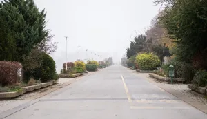 Osijek, 13. 11. 2025., slobodnjaciilustracija; Osijek; promenada; magla; jesen; zima; Drava; pusta promenada; vrijeme; hladnoća; vremenski uvjeti