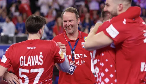 Zagreb, 30.01.2025 - Polufinalni susret Svjetskog prvenstva rukometa&scaron;a: Hrvatska - Francuska. Na slici hrvatski igrači slave pobjedu i plasman u finale Svjetskog rukometnog prvenstva, izbornik hrvatske reprezentacije Dagur Sigurdsson.foto HINA/ Damir SENČAR/ ds