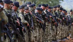 Slunj, 17.09.2025 - Zavr&scaron;ni prikaz združene vojne vježbe "Borbena moć 25" najveće združene vojne vježbe Hrvatske vojske u posljednjih sedam godina, koja predstavlja zavr&scaron;nu i najsloženiju fazu obuke kojom se potvrđuje sposobnost Oružanih snaga za provedbu združenih operacija u kopnenoj, zračnoj, pomorskoj i cyber domeni. Na slici hrvatski vojnici nakon vježbe.foto HINA/ Damir SENČAR/ ds