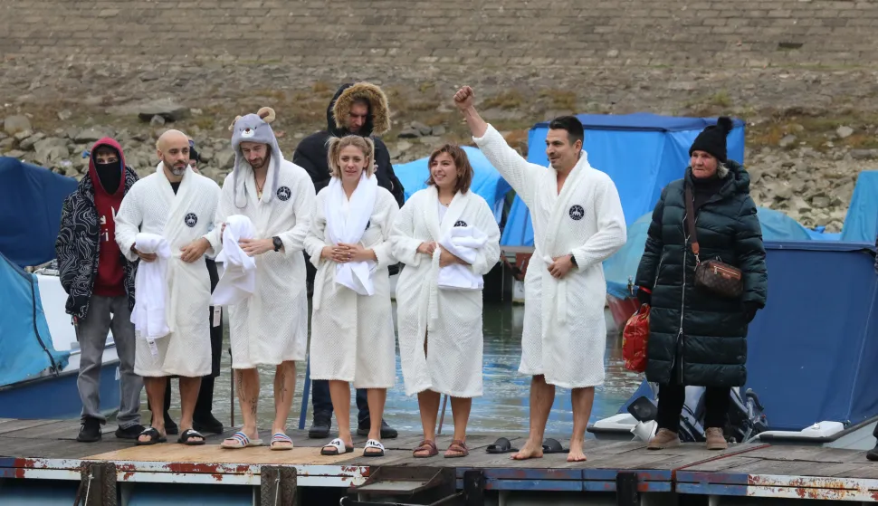Osijek, 31. 12. 2025, Zimska luka, Zimsko kupanje, tadicionalni skok u Dravu, upomena na Tuljana i zimsko kupanje, Dragan Vulin.snimio GOJKO MITIĆ