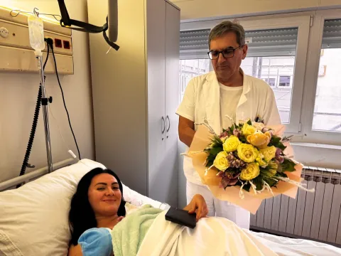 VINKOVCINova, 2026. godina u Vukovarsko-srijemskoj županiji započela je na najljep&scaron;i mogući način &ndash; rođenjem prve bebe.U Općoj županijskoj bolnici Vinkovci u 9.17 carskim je rezom na svijet do&scaron;ao maleni &Scaron;imun Jularić, težak 3400 grama i dug 50 centimetara, drugo dijete majke Mateje Jularić.siječanj 2026.