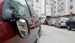 16.02.2010., Split - Nepoznati je pocinitelj u Rendicevoj ulici razbio sedamnaest retrovizora. Photo: Nino Strmotic/PIXSELL