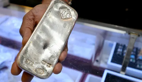 A jewelry store manager holds a 100 once silver ingot as silver prices soar past the last record price set in 1980 at .50 a troy ounce, New York, NY, October 20, 2025. (Photo by Anthony Behar/Sipa USA) Photo: Anthony Behar/SIPA USA