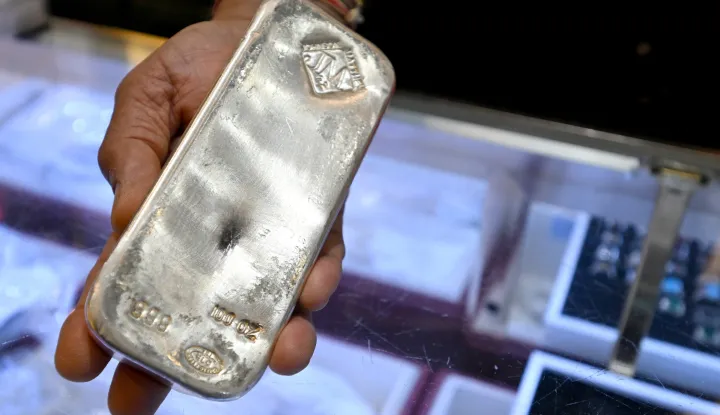 A jewelry store manager holds a 100 once silver ingot as silver prices soar past the last record price set in 1980 at .50 a troy ounce, New York, NY, October 20, 2025. (Photo by Anthony Behar/Sipa USA) Photo: Anthony Behar/SIPA USA