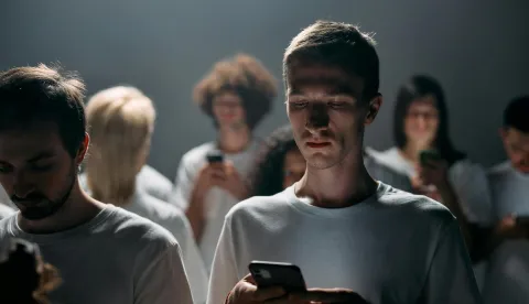 mladi, mobitel, dru&scaron;tvene mreže