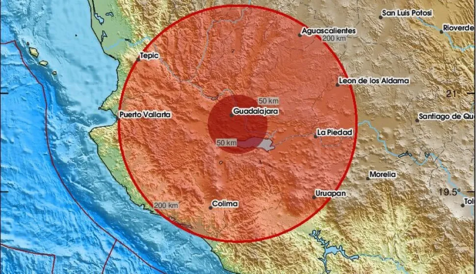 MEXICO CITY, 2. siječnja 2026. (Hina/Reuters) - Snažan potres magnitude 6,5 pogodio je u petak južni Meksiko, o&scaron;tetiv&scaron;i ceste i bolnice te nakratko prekinuv&scaron;i prvu konferenciju za novinare predsjednice Claudie Sheinbaum u novoj godini.