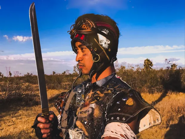 Mind Over Hatter - inovativni modni brend: Stare traperice kao &scaron;e&scaron;iri i rukavice, a metal s ulice - nakit