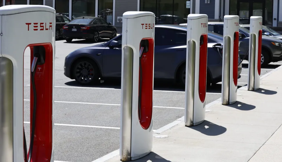 epa11340712 A Tesla Supercharger charging station on the edge of a car park in Littleton, Massachusetts, USA, 14 May 2024. US President Joe Biden announced that the United States will impose new tariffs of 18 billion USD on a variety of imported Chinese products including steel and aluminum, computer parts, and solar cells. EPA/CJ GUNTHER
