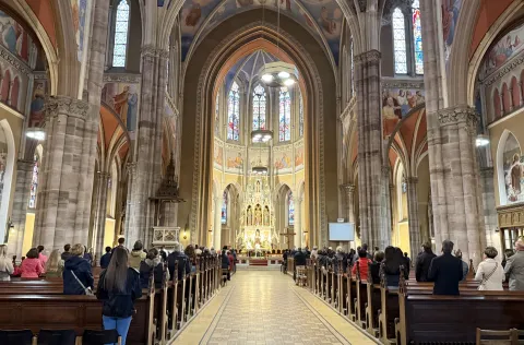 U 2025. slavljeno 935 misa, 164 novokr&scaron;tenika, pred oltarom 101 par