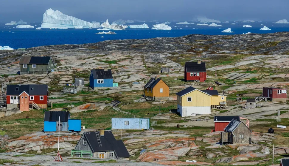 23.06.2018, Gronland, Denmark: Colorful houses about 30 kilometers north of the coastal town of Ilulissat in western Greenland. Photo: Patrick Pleul/dpa-Zentralbild/ZB | usage worldwide /DPA/PIXSELL