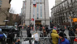 Members of the media gather outside the Daniel Patrick Moynihan United States Courthouse as ousted Venezuelan president Nicolas Maduro awaits his arraignment hearing on January 5, 2026 in New York. Leftist strongman Nicolas Maduro, 63, faces narcotrafficking charges along with his wife, who was also seized and taken out of Caracas in the shock US assault on January 3, which involved commandos, bombing by jet planes, and a massive naval force off Venezuela's coast. (Photo by TIMOTHY A. CLARY/AFP)
