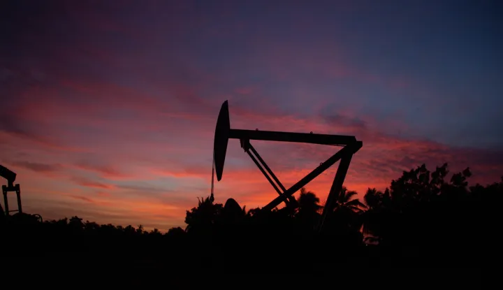 epa10138060 An oil extraction beam in Lake Maracaibo, in Maracaibo, Venezuela, 17 August 2022 (Issued 25 August 2022). Venezuela's oil production, which fell 28 percent since December 2021 after a fleeting increase in the last months of 2021, is increasingly moving away from the goal set by the Venezuelan President of pumping two million barrels per day (bpd) at the end of the year, for which it requires a rise of 218 percent, compared to 629,000 bpd in July. EPA/HENRY CHIRINOS