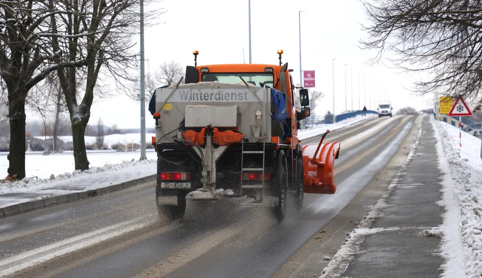 Osijek, 04. 01. 2026., UNIKOM, press, zimska služba, ralica, či&scaron;ćenje snijega, zima, hladno vrijeme, snijegSNIMIO BRUNO JOBST