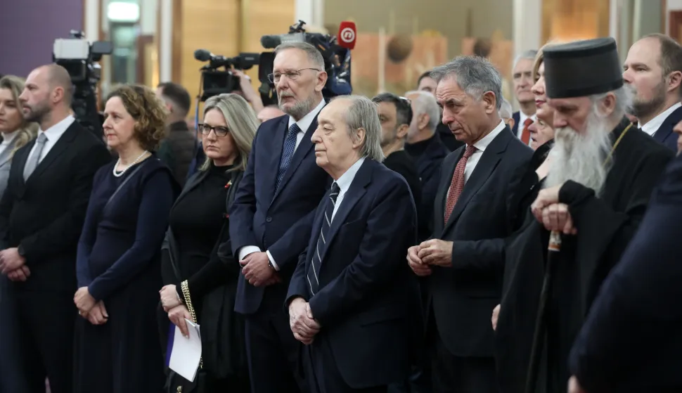 Zagreb, 06.01.2026 - Srpsko narodno vijeće (SNV) priredilo je tradicionalni božićni prijem. Na fotografiji Damir Habijan, Nina Obuljen Koržinek, potpredsjednik Vlade i ministar unutarnjih poslova Davor Božinović, Furio Radin, Boris Milo&scaron;ević, Milorad Pupovac.foto HINA/ Denis CERIĆ /dc
