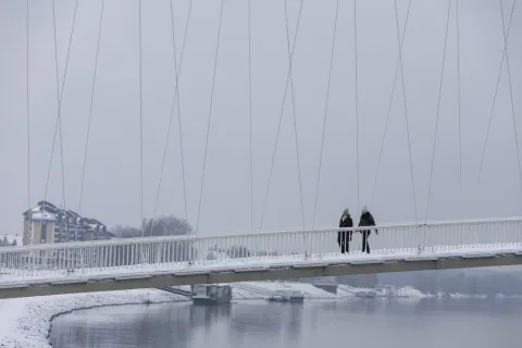 06.01.2026., Osijek - Snijeg i niske temperature nisu sprijecile osjecane da izadju na ulice i uzivaju u zimskom ugodjaju Photo: Davor Javorovic/PIXSELL