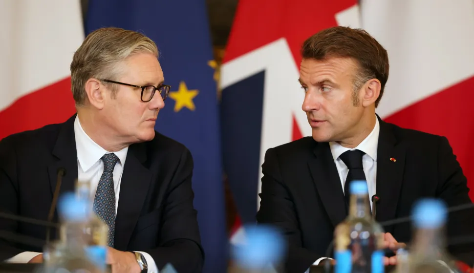 epa12228642 British Prime Minister Keir Starmer (L) and French President Emmanuel Macron (R) speak during a UK-France Summit at 10 Downing Street in London, Britain, 10 July 2025. President Macron and his wife Brigitte are on a three-day state visit to Britain. EPA/ANDY RAIN/POOL