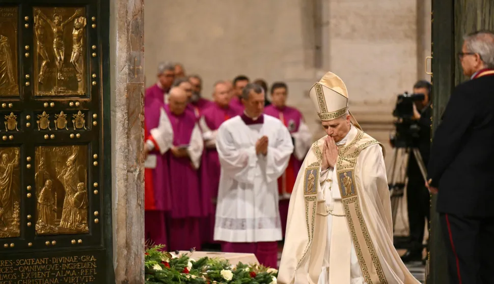 Pope Leo XIV prays before to close the Holy Door of St. Peter?s Basilica on the Feast of the Epiphany, marking the official end of the Jubilee Year 2025, at the Vatican, on January 6, 2026. (Photo by Alberto PIZZOLI/POOL/AFP)