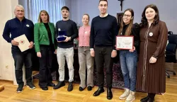 VINKOVCINa prijedlog Povjerenstva za razvoj volonterstva i na temelju odluke Glavnog odbora Hrvatskog Crvenog križa (HCK), a nakon provedenog natječaja za godi&scaron;nje volontersko priznanje HCK-a, Gradskom dru&scaron;tvu Crvenog križa Vinkovci dodijeljeno je veliko priznanje - Volonterski tim godine, pod nazivom "Tim za promicanje važnosti mentalnog zdravlja djece i mladih".siječanj 2026.