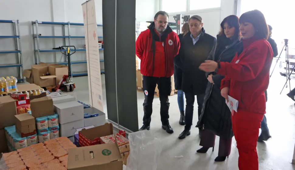 Osijek, 07. 01. 2026, Županica Nata&scaron;a Trami&scaron;ak posjetila je Banku hrane županijskog dru&scaron;tva Crvenog Križa, u Baranskoj 4a u Osijeku. Goran Latković, Goran Ivanović Lac, Nata&scaron;a Trami&scaron;ak, Martina Hećimović.snimio GOJKO MITIĆ