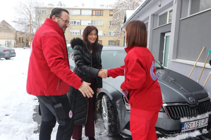 Osijek, 07. 01. 2026, Županica Nata&scaron;a Trami&scaron;ak posjetila je Banku hrane županijskog dru&scaron;tva Crvenog Križa, u Baranskoj 4a u Osijeku. Goran Latković, Nata&scaron;a Trami&scaron;ak, Martina Hećimović.snimio GOJKO MITIĆ