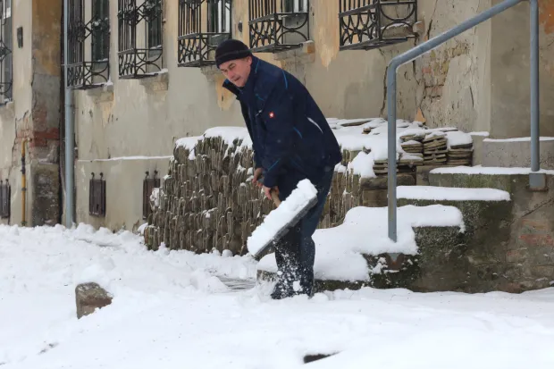 Osijek, 07. 01. 2026, Jo&scaron; jedan zimski dan Osijek prekriven snijegom. Snijeg, či&scaron;čenje, posipanje, Drava zimi.snimio GOJKO MITIĆ