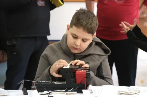 Osijek, 08. 01. 2026., Tvrđa, Dom tehnike, zimske radionice, djeca, Kre&scaron;imir &Scaron;antar; Sam svoj majstor - radionicaSNIMIO BRUNO JOBST