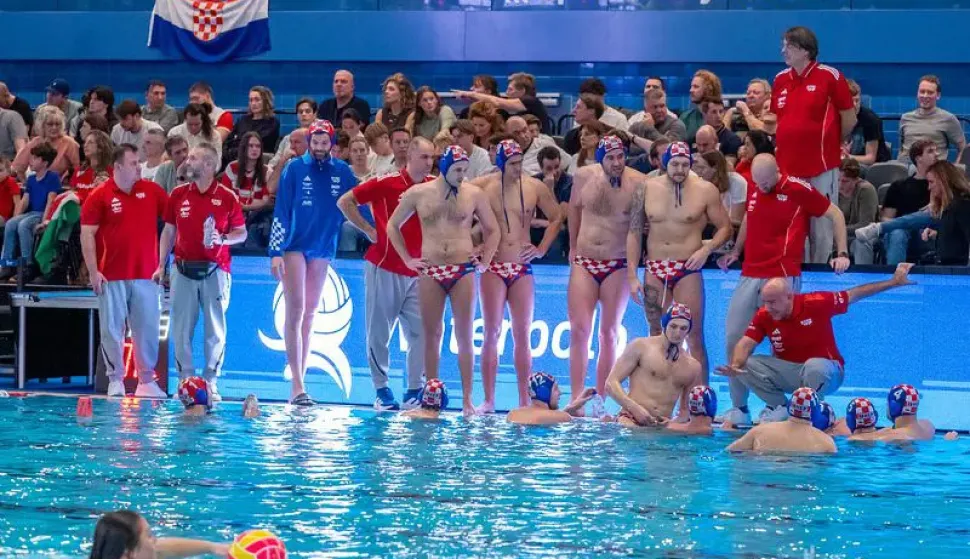 BUDVA, 5. siječnja 2026. (Hina) - Ivica Tucak, izbornik hrvatske vaterpolske reprezentacije, odredio je na pripremama u Budvi petnaest igrača koji će predstavljati Hrvatsku na Europskom prvenstvu u Beogradu koje počinje 10. siječnja.