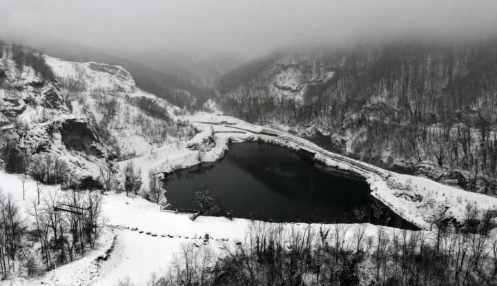 ORAHOVICA - SIJEČANJ 2026. - Srcoliko Radlovačko jezero pod snijegomSNIMILA: SUZANA GRGURIĆ