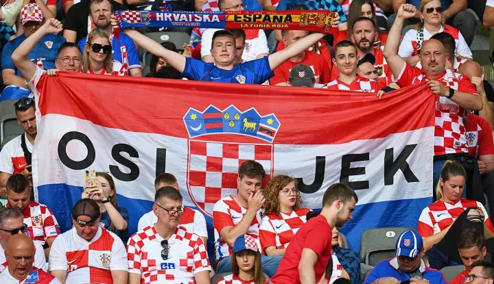 Navijači Njemačka Berlin vatreni nogomet osijek tribine zastavaLipanj 2024.Danijel Jak&scaron;ić