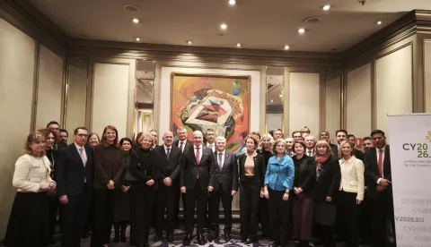 ZAGREB, 9. siječnja 2025. (Hina) &ndash; Ministar vanjskih i europskih poslova Gordan Grlić Radman u petak je veleposlaniku Cipra, države koja predsjeda Europskom unijom, predstavio hrvatske prioritete za 2026., &scaron;to uključuje dovr&scaron;etak procesa pridruživanja OECD-u i domaćinstvo nekoliko međunarodnih sastanaka na vrhu. 