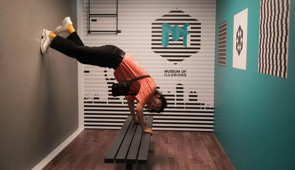 U.S.-NEW YORK-MUSEUM OF ILLUSIONS-DEBUT (180920) -- NEW YORK, Sept. 20, 2018 (Xinhua) -- A visitor enjoys an interactive exhibition at the Museum of Illusions in New York, the United States, on Sept. 20, 2018. The Museum of Illusions, a Croatian creation that operates globally, debuted in New York on Thursday. (Xinhua/Lin Bilin) Lin Bilin Photo: XINHUA/PIXSELL