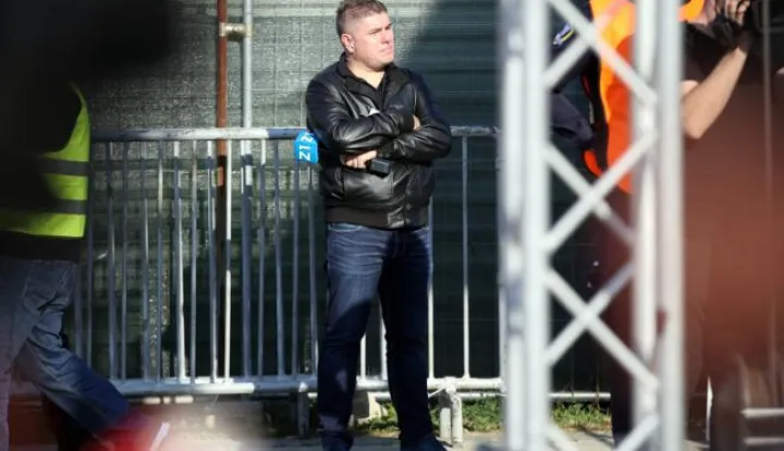 Vukovar, 13.10.2018 - Na inicijativu vukovarskog gradonaиelnika Ivana Penave u Vukovaru se odrћava prosvjedni skup zbog nezadovoljstva radom drћavnih institucija na procesuiranju poиinitelja ratnih zloиina. Na slici Velimir Bujanec.foto HINA/ Damir SENИAR /ds