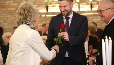 Osijek, 14. 02. 2025., Dvorana Gardens, zlatni pir, primanje za parove, Ivan Radić- gradonačelnik, 100% bendSNIMIO BRUNO JOBST