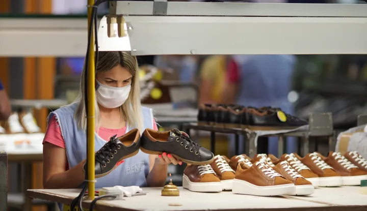 12.05.2020., Tvornica obuce "Bema", Banja Luka (BiH) &ndash; Tvornica obuce "Bema" iz Banja Luke poklonit ce bijele cipele Melaniji Trump, supruzi americkog predsjednika Donalda Trumpa, kao znak podrske za ostanak u Bijeloj kuci, rekao je tehnicki direktor Marinko Umicevic. rPhoto: Dejan Rakita/PIXSELL