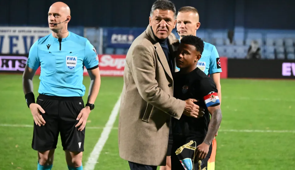 Vinkovci, 17.10.2025. - Susret 11. kola hrvatskog nogometnog prvenstva Vukovar 1991 - Dinamo. Na fotografiji Vukovarci se zagrijavaju u hodniku ispod zapadne tribine. Na fotografiji Silvijo ?abraja i Gonzalez Ruiz Robin De Jesus. foto HINA/ Gordan Pani?/ gp