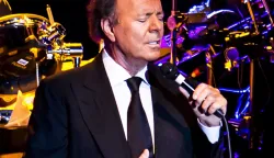 epa07024532 (FILE) - Spanish singer Julio Iglesias performs on stage during his concert at the Heineken Music Hall in Amsterdam, The Netherlands, 09 May 2014 (reissued 16 September 2018). Julio Iglesias turns 75 on 23 September 2018. EPA/REMKO DE WAAL