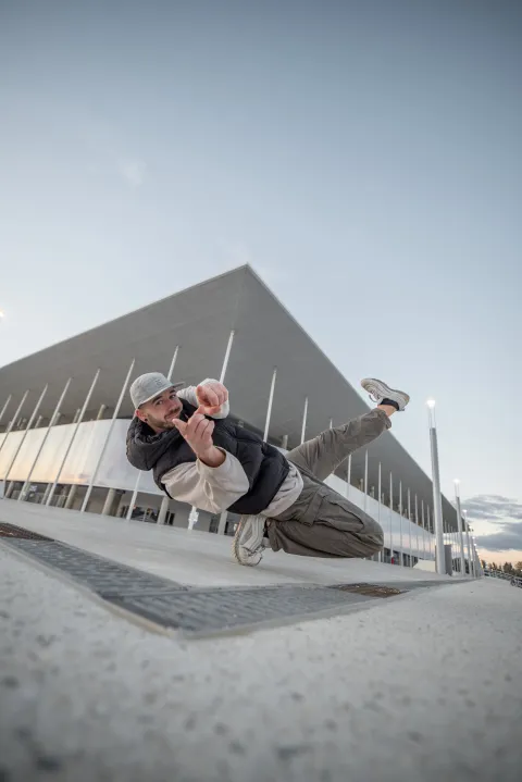 Svestrani Donjograđanin, breakdancer, baletan i mačkoljubac već treću godinu zaredom svaki dan se kupa u Dravi