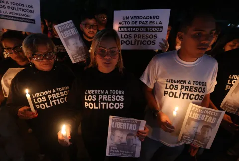 Relatives of political prisoners attend a candle vigil outside El Rodeo I prison in Guatire, Miranda State, some 30 kilometers east of Caracas on January 12, 2026. Venezuela said January 12, it had freed dozens more political prisoners as rights groups questioned the numbers and family members clamored for speedier releases after the US military ouster of long-term autocrat Nicolas Maduro. (Photo by Pedro MATTEY/AFP)